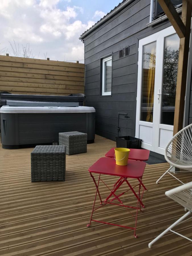 Les Nuits Insolites De La Mothe - Hebergement En Bulle Ou Tiny House Avec Spa Privatif Outremecourt Exterior photo