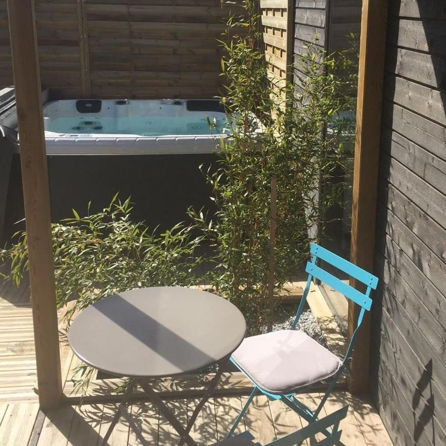Les Nuits Insolites De La Mothe - Hebergement En Bulle Ou Tiny House Avec Spa Privatif Outremecourt Exterior photo